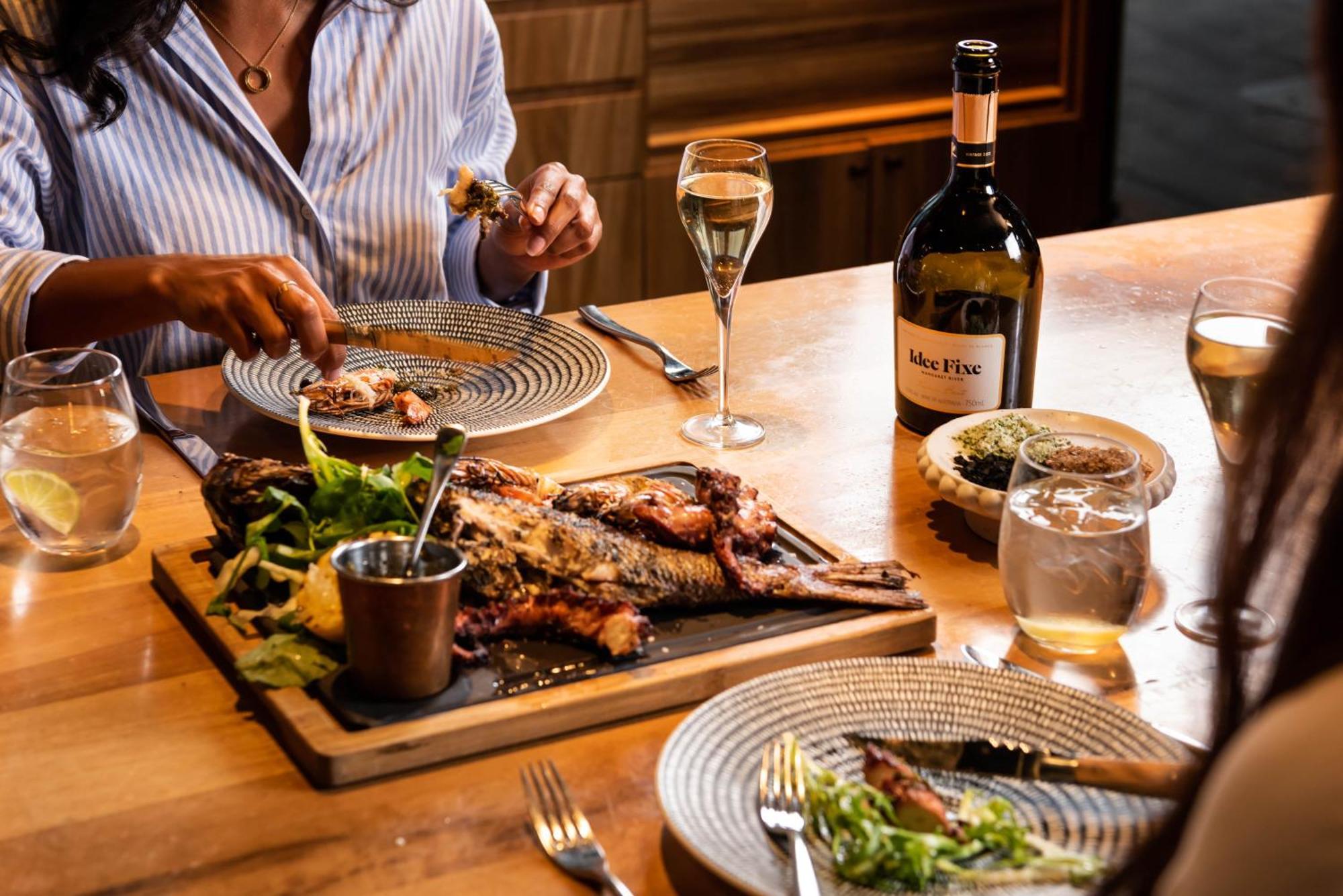 Intercontinental Perth City Centre By Ihg Exterior foto A meal at the restaurant